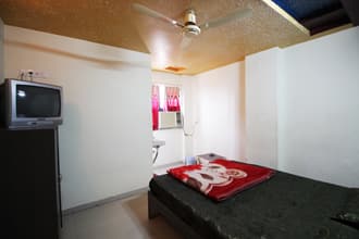 Hotel Radhe Guest House, Ahmedabad 2